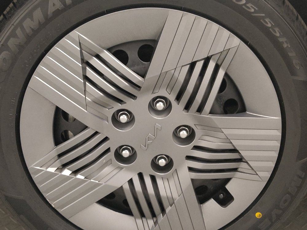 Used 2025 Kia K4 FWD image 31