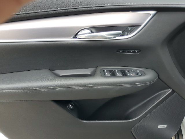 Certified 2024 Cadillac XT6 Luxury FWD image 21
