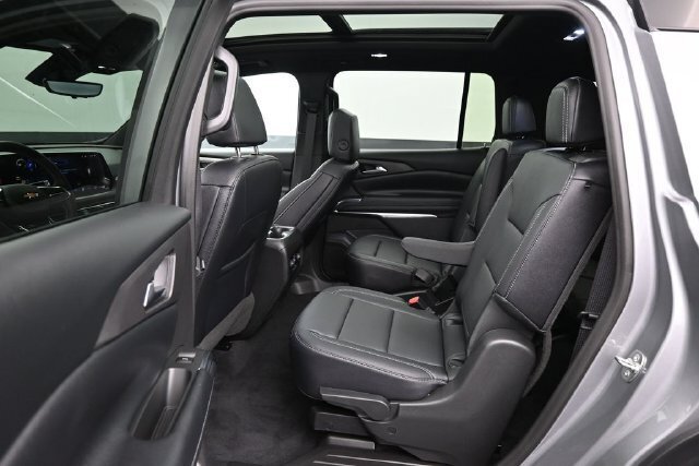 Used 2026 Chevrolet Traverse LT w/ Sun and Wheel Package FWD image 17