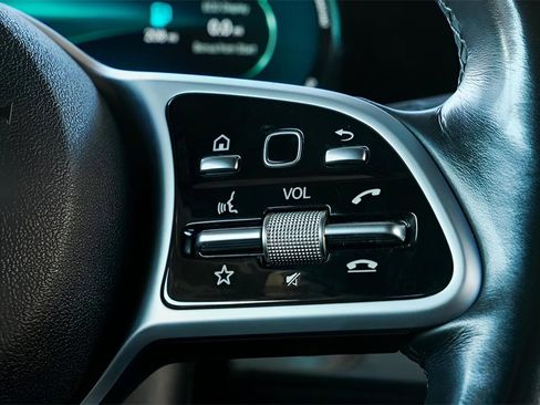 Used 2020 Mercedes-Benz GLB 250 GLB 250 image 32