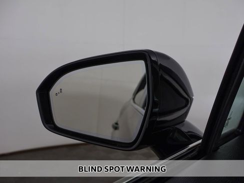 Used 2023 Lincoln Nautilus Reserve AWD/4WD image 4