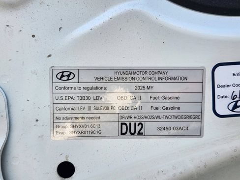Used 2025 Hyundai Elantra Hybrid FWD image 28