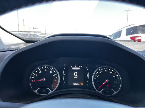Used 2016 Jeep Renegade Latitude AWD/4WD image 16