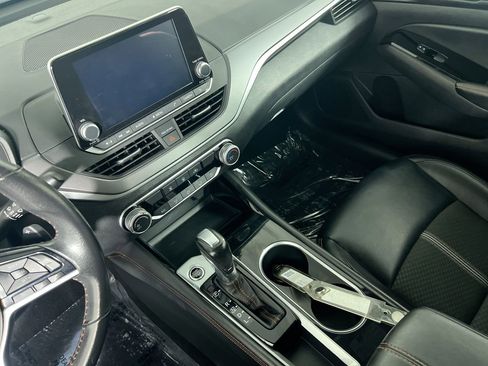 Used 2024 Nissan Altima 2.5 SR FWD image 23
