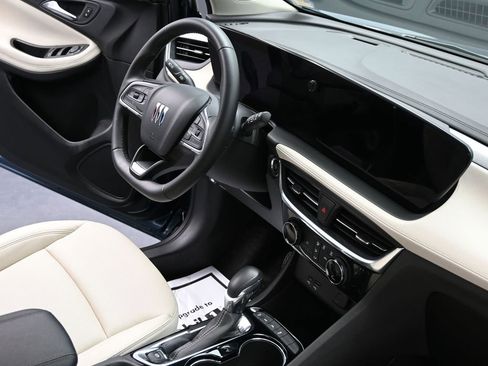 Used 2024 Buick Encore GX Sport Touring image 17