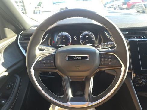 New 2025 Jeep Grand Cherokee Altitude image 15