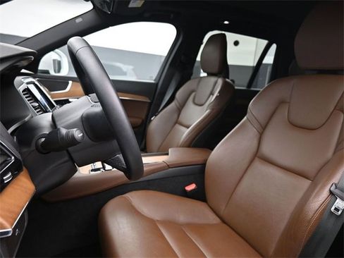 Used 2023 Volvo XC90 B6 Plus w/ Protection Package Premier image 9