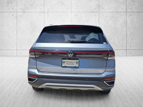 Used 2025 Volkswagen Taos SE FWD image 6
