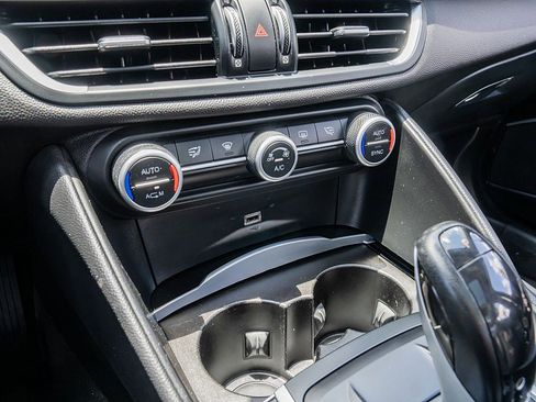 Used 2018 Alfa Romeo Giulia AWD image 26