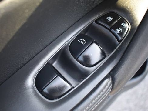 Used 2019 Nissan Rogue SV FWD image 21