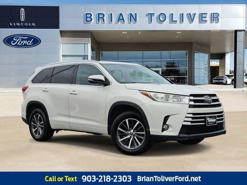 Used 2018 Toyota Highlander XLE FWD image 1