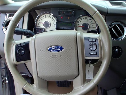 Used 2011 Ford Expedition XLT AWD/4WD image 14