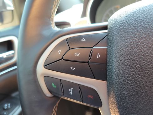 Used 2017 Jeep Grand Cherokee Limited AWD/4WD image 19