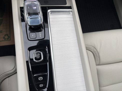 New 2026 Volvo XC60 T8 Ultra w/ Protection Package Premier AWD/4WD image 31