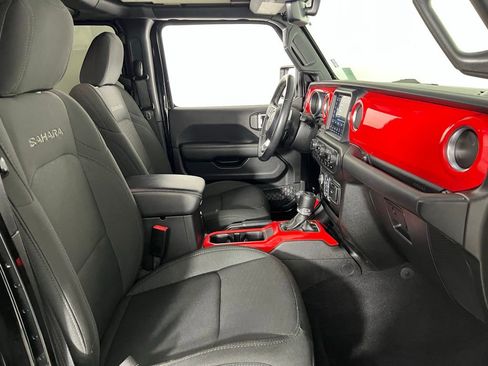 Used 2020 Jeep Wrangler Unlimited Sahara image 33