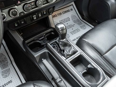 Used 2019 Toyota Tacoma TRD Sport image 19