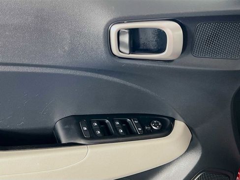 Certified 2024 Hyundai Venue SEL FWD image 18