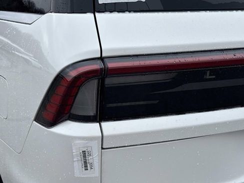 New 2026 Lincoln Navigator L Premier AWD/4WD image 11