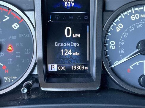 Used 2023 Toyota Tacoma TRD Off-Road w/ Technology Package AWD/4WD image 13