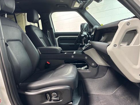 Used 2023 Land Rover Defender 130 S image 34