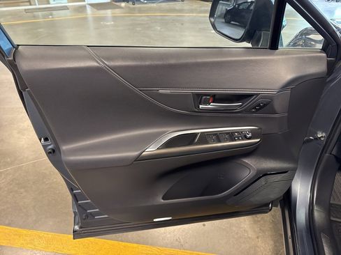 Used 2024 Toyota Venza XLE image 24