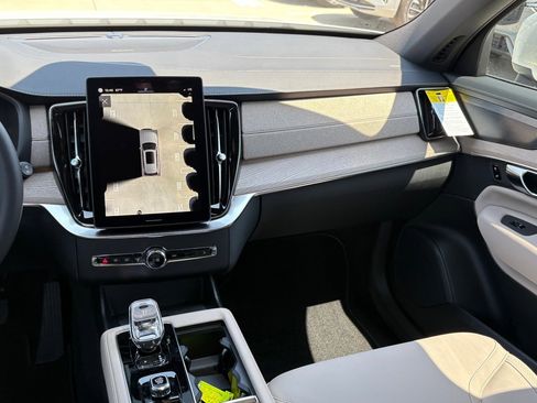 New 2025 Volvo XC90 T8 Plus w/ Protection Package Premier image 13