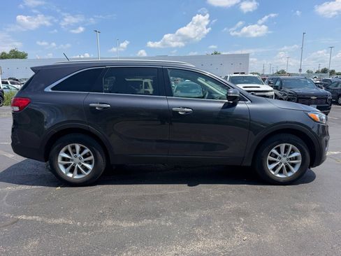 Used 2017 Kia Sorento FWD image 5