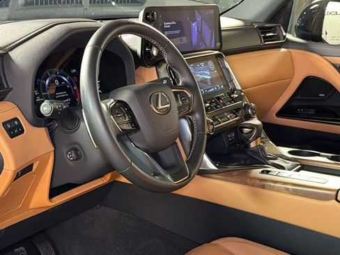 Certified 2024 Lexus LX 600 4WD w/ Premium Package image 32