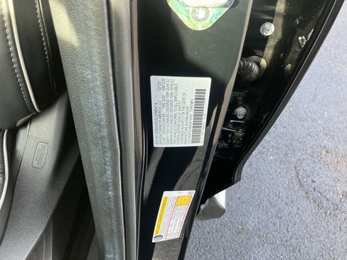 Used 2025 Honda Pilot Elite image 32