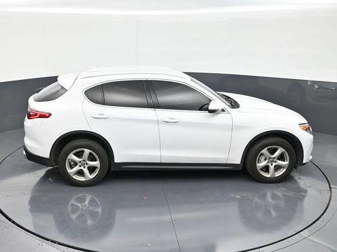 Used 2020 Alfa Romeo Stelvio image 17