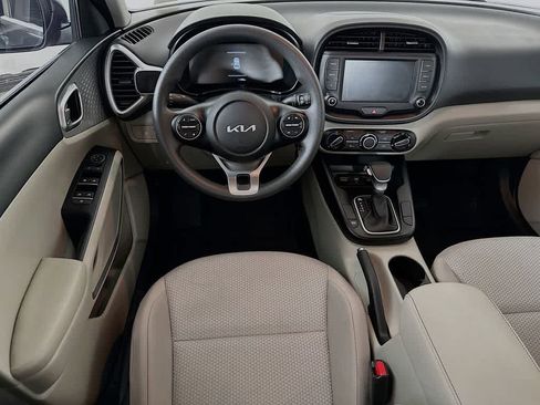 Used 2025 Kia Soul LX FWD image 9