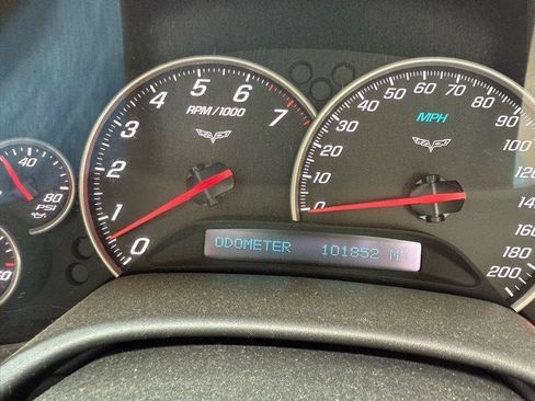 Used 2005 Chevrolet Corvette Coupe w/ Preferred Equipment Group RWD image 25