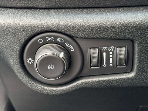 New 2026 Chrysler Pacifica Select image 27