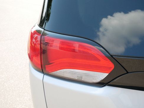 Used 2023 Chrysler Voyager LX FWD image 17