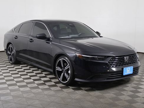 Used 2023 Honda Accord Sport image 2
