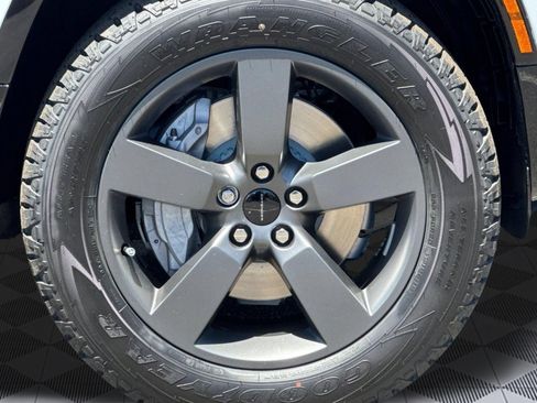 New 2026 Land Rover Defender 110 X-Dynamic SE AWD/4WD image 11