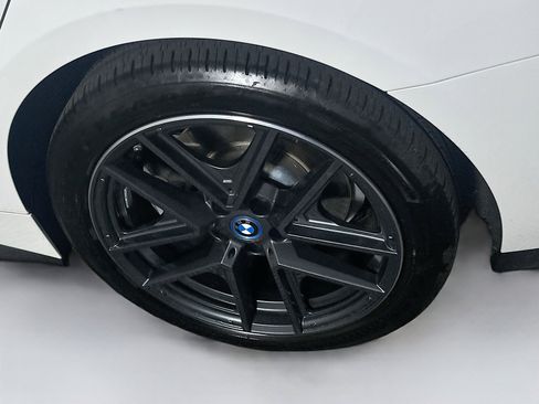 Used 2023 BMW i4 eDrive35 w/ Premium Package image 11