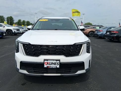 Used 2024 Kia Sorento S AWD/4WD image 13