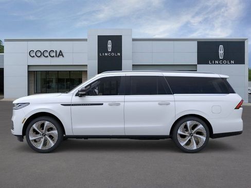 New 2026 Lincoln Navigator L Black Label AWD/4WD image 3