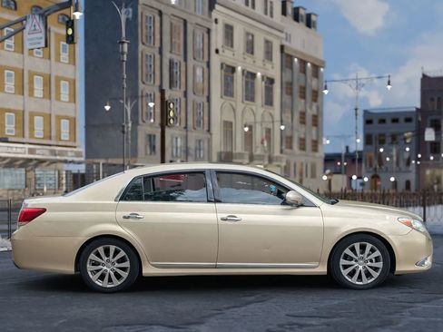 Used 2011 Toyota Avalon Limited image 4