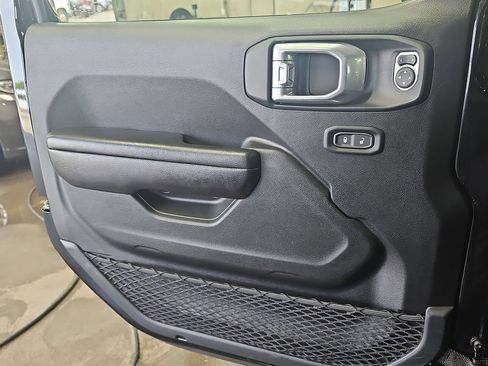 Used 2021 Jeep Wrangler Unlimited Rubicon w/ Cold Weather Group AWD/4WD image 24