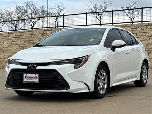 Used 2024 Toyota Corolla LE image 3