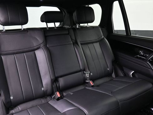 Used 2024 Land Rover Range Rover Long Wheelbase SE image 12