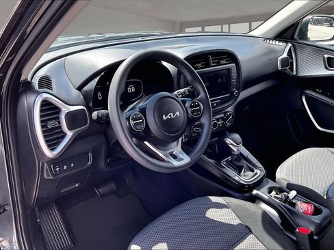 Used 2025 Kia Soul LX w/ LX Technology Package FWD image 15