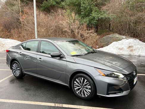 Used 2024 Nissan Altima 2.5 SV image 7