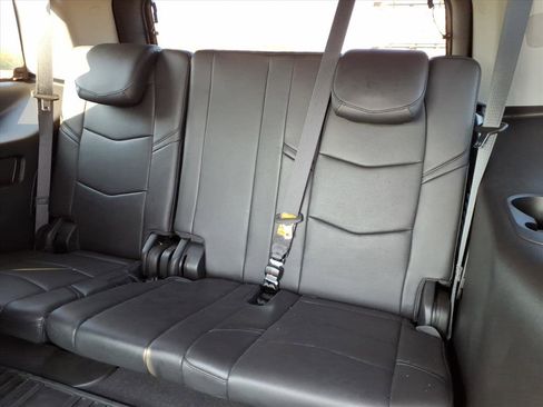 Used 2018 Cadillac Escalade Luxury image 10