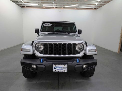 Used 2024 Jeep Wrangler Unlimited w/ Convenience Group AWD/4WD image 2