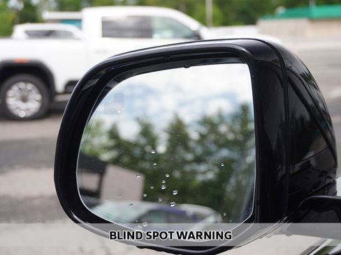 Used 2024 Land Rover Range Rover Long Wheelbase Autobiography image 9