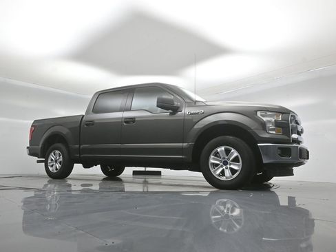 Used 2017 Ford F150 XLT RWD image 3