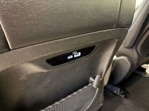 Used 2021 Chrysler Pacifica Touring-L image 11